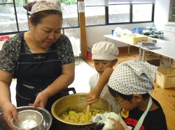 小麦粉を炒め中。
