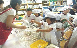 野津幼稚園試食会の写真