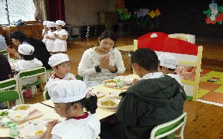 幼稚園試食会の写真