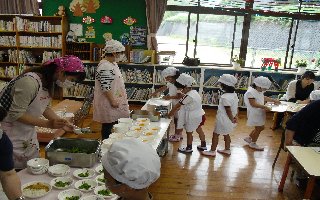 幼稚園試食会の写真