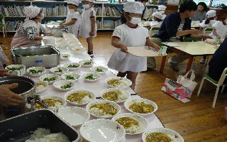 幼稚園試食会の写真