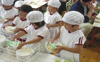 幼稚園試食会の写真