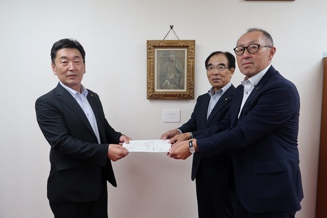 議員定数等調査報告書提出